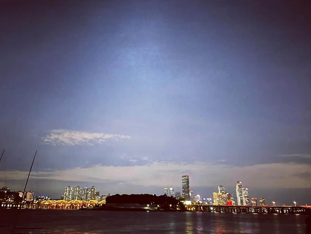 さんのインスタグラム写真 - (Instagram)「한강~❤️」11月3日 0時26分 - actor_hajun