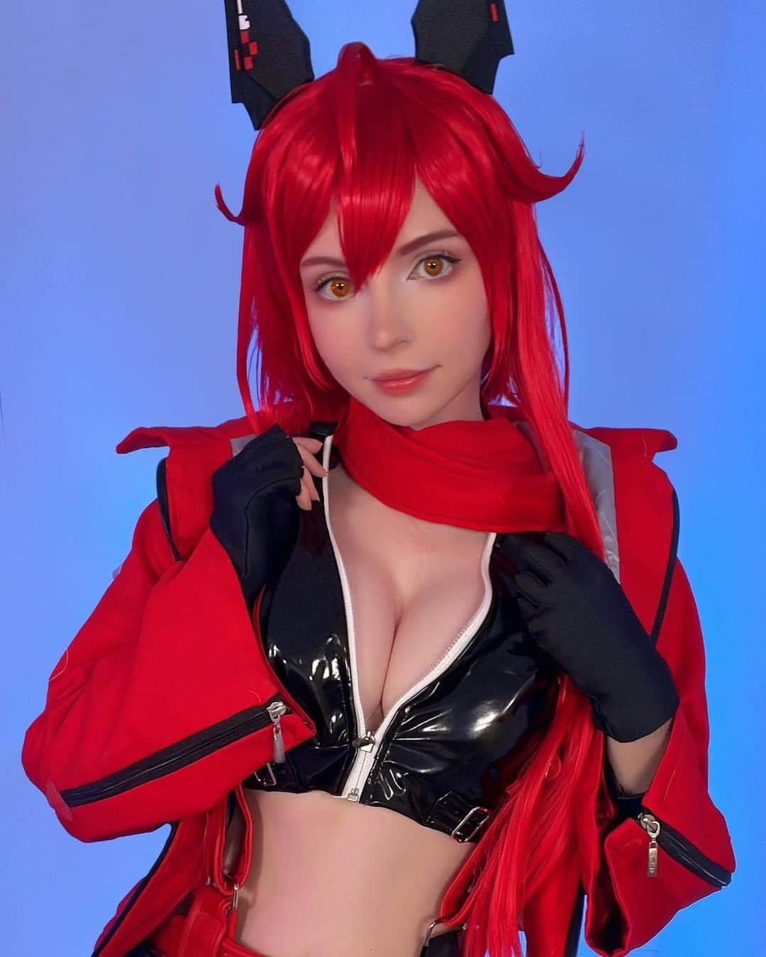 ソフィーのインスタグラム：「She never felt deserved to be a member of Goddess Squad but holds her comrades dear. Freewheeling, magnanimous and thick-skinned, but remains approachable. Red Hood is now available in Goddess of Victory:NIKKE!'  Download NIKKE now!  Link:  https://allsha.re/a/peachmilky_  #NIKKE1STANNIVERSARY_COSPLAY #NIKKE」