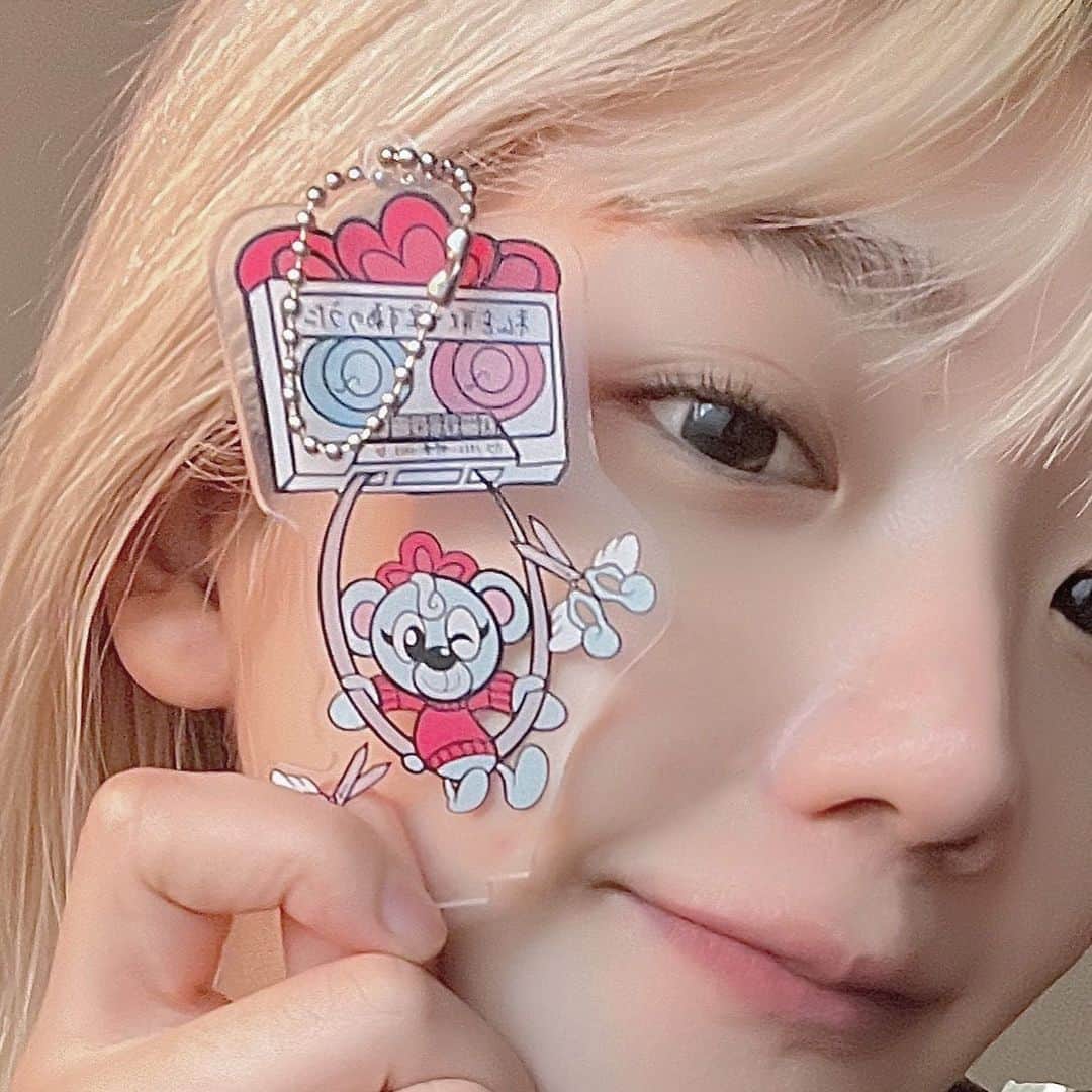 のインスタグラム：「MVみてくれましたか？ 恒例のアクスタもありますので(今回のはコースターにもメタルフォーゼさせることが出来ます)チェックしてみて下さい。」