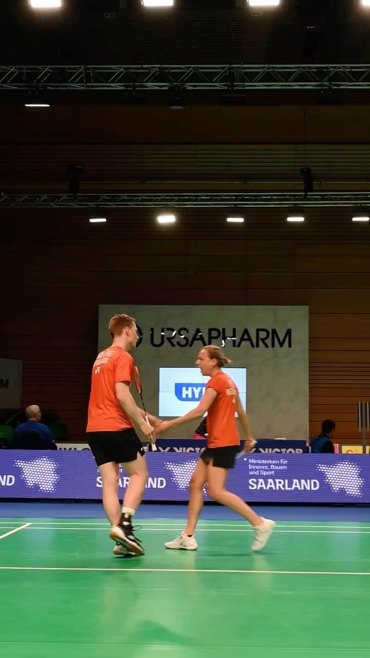 セレーナ・ピークのインスタグラム：「Next for Robin Tabeling/ Selena Piek 🇳🇱 ➡️ Quarterfinals!  The Dutch pair advance to the next round with a win against Tan Kian Meng/ Lai Pei Jing 🇲🇾 21-16, 19-21, 21-16.  #welivebadminton #badminton #hyloopen2023」