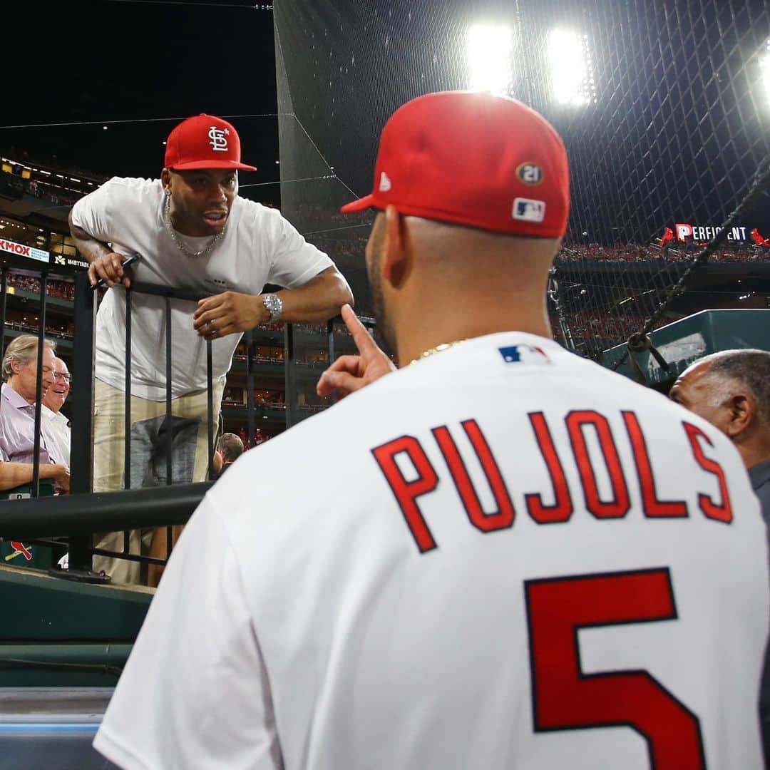 セントルイス・カージナルスさんのインスタグラム写真 - (セントルイス・カージナルスInstagram)「From the Lou and proud. Happy birthday, Nelly!」11月3日 0時47分 - cardinals