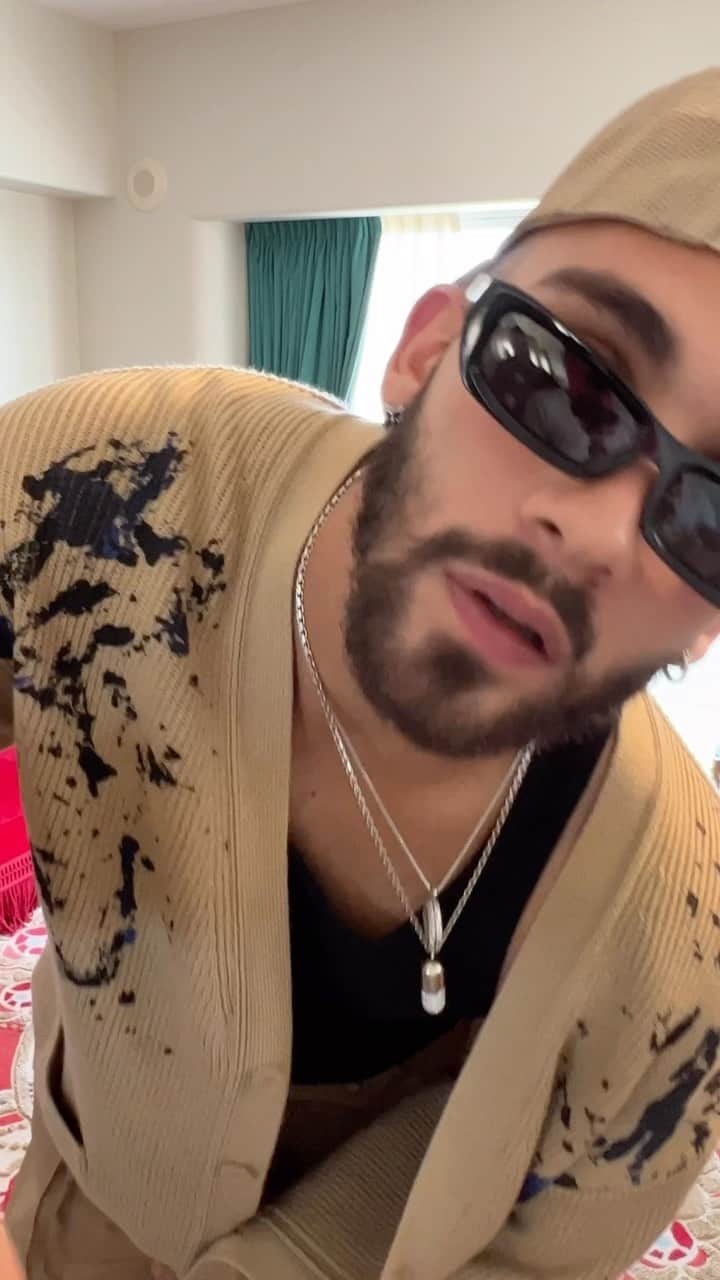 Instagramのインスタグラム：「Even when @manuelturizo (Manuel Turizo) is touring the world, performing at award shows, filming music videos and going to fashion shows, he still makes time to sing his heart out. ❤️‍🔥🎶 ⁣  ⁣ Today, the Colombian singer shares with us a special performance of his song, “El Merengue.” Dale play! ⁣  ⁣ Music by @manuelturizo and @marshmello」