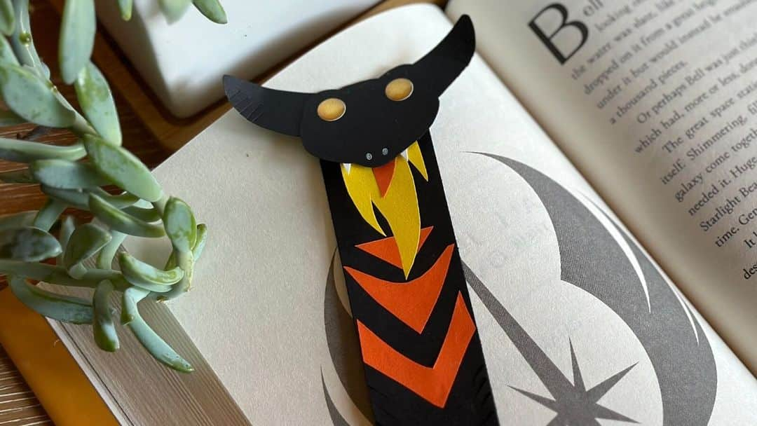 スター・ウォーズのインスタグラム：「Ember, the goodest girl in Star Wars: The High Republic, is back! Keep your place in your next reading adventure with a DIY bookmark craft.  Tap the link in our bio for instructions on how to craft your own.」