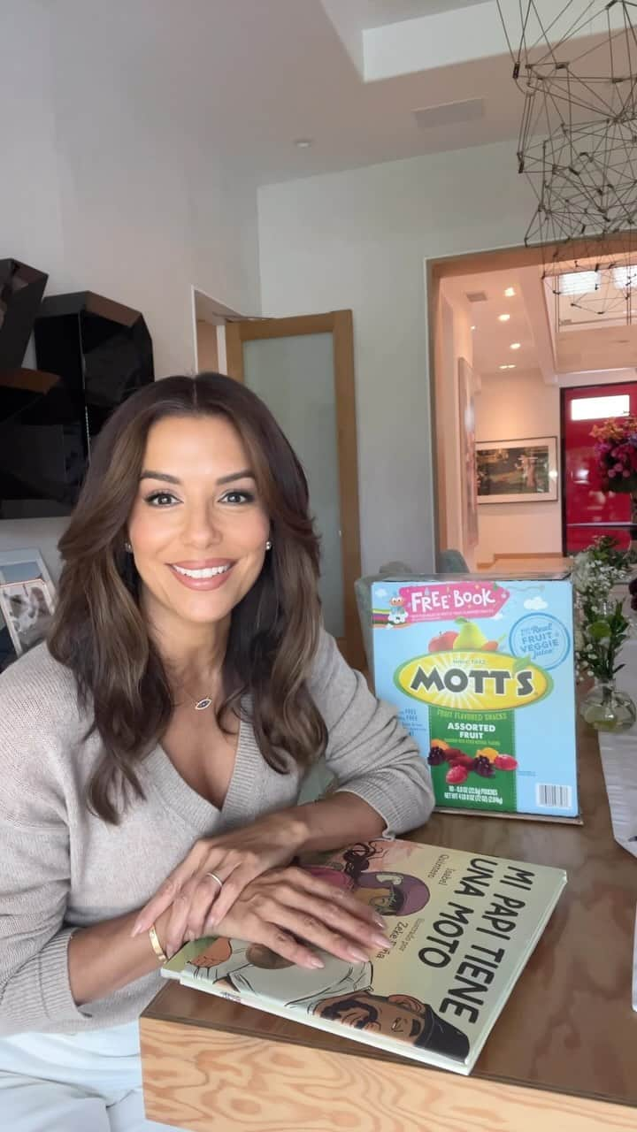 エヴァ・ロンゴリアのインスタグラム：「#Ad Thrilled to be working with @motts to bring stories to your bookshelves! We’re celebrating family, culture and community with Snacks & Stories, a new program that offers free children’s books with every purchase of Mott’s Fruit Flavored Snacks. All you have to do is upload your receipt at MottsStories.com in exchange for up to 16 books featuring a range of fun and inspiring multicultural stories. Let’s get reading!​  *Purchase product by 5/31/24 and redeem offer by 7/31/24. Conditions apply. Limited quantities, while supplies last. For full details visit www.mottsstories.com.”」