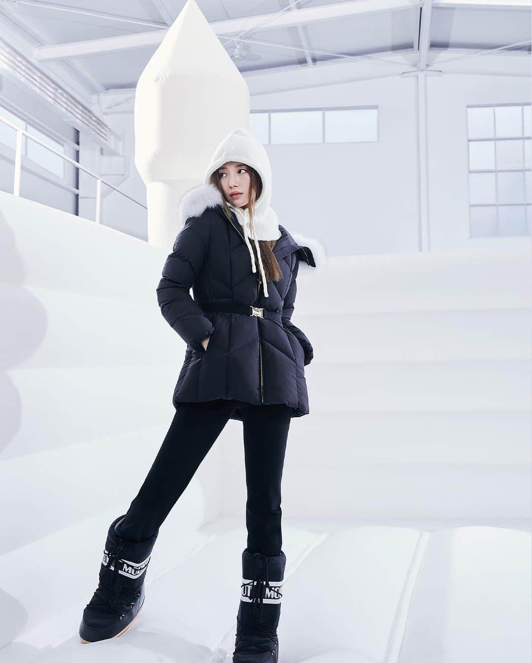 ゲスさんのインスタグラム写真 - (ゲスInstagram)「Endlessly effortless. @skuukzky for the Feather Light Outerwear Collection. Now available on guesskorea.com. #GUESSKorea」11月3日 1時00分 - guess