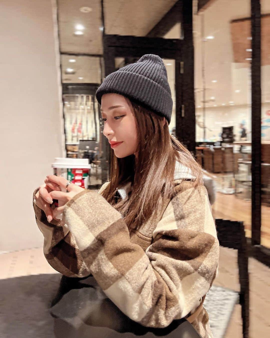 𝐖𝐀𝐊𝐔𝐈𝐌𝐀𝐂𝐎さんのインスタグラム写真 - (𝐖𝐀𝐊𝐔𝐈𝐌𝐀𝐂𝐎Instagram)「ラフコーデ🥤🤎 . . . . 筋肉痛確定😅ww . . . . . #code #fashion #ootd #me #chill #cafe #odaiba #lifestyle #dayoff #instagram #instadaily #instagood #お台場 #お台場海浜公園 #お台場カフェ #スタバ #ラフコーデ #カジュアルコーデ #ニット帽 #マルジェラ #シャツコーデ #セットアップ #秋コーデ #秋服 #カメラ女子 #いいね返し #カフェ巡り #夜景 #チル #セルフィー」11月3日 1時06分 - maco_823