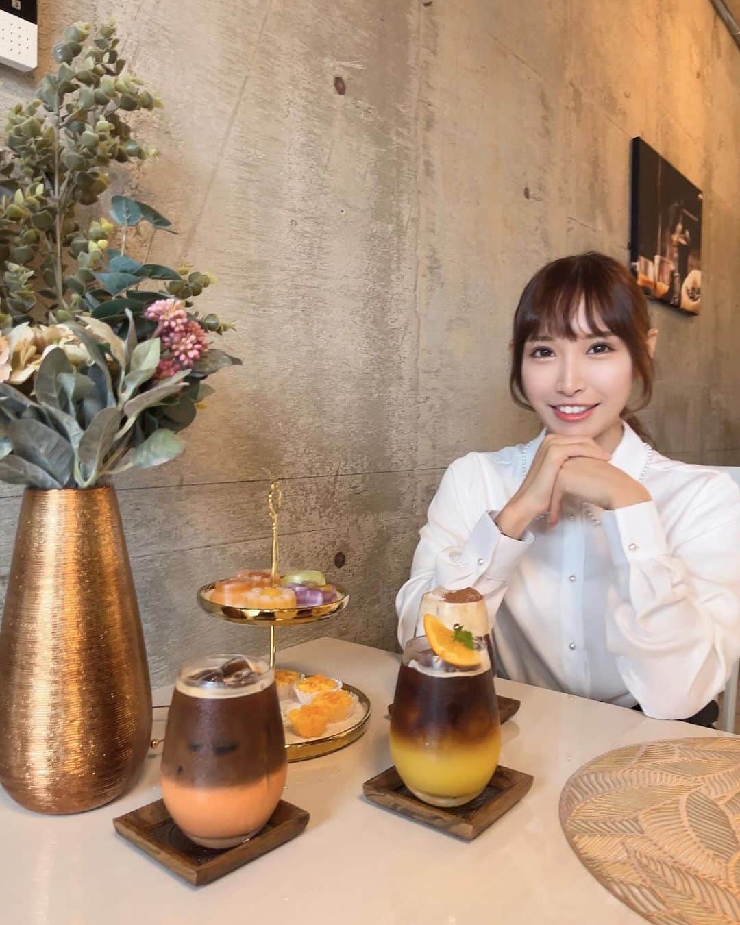 めるのインスタグラム：「先日、タイスイーツ専門店🇹🇭に行ってきたよ🥰 @kanom_thai_cafe_   タイスイーツ専門って 日本ではまだ珍しいんだって😍  初めてのタイスイーツに興味津々🥰 どれも可愛くて、可愛いだけじゃなく美味しいの🤤🎵 スイーツは毎日お店で手作りしてるんだって😳 出来立て食べれるの嬉しいし、無添加でこだわりが凄かった！！ ドリンクも美味しくて2杯飲んじゃった🤣💕  店内もオシャレ空間だったなぁ🫧  11/4(土)11:00〜ドデスカで放送されるみたい📺✨  是非チェックしてみてね❤️」