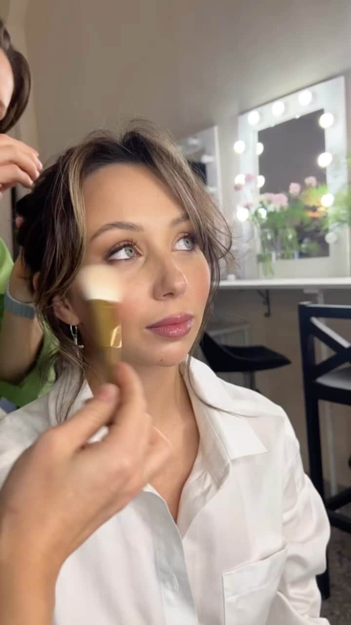 エリザベータ・トゥクタミシェワのインスタグラム：「Backstage 😀」
