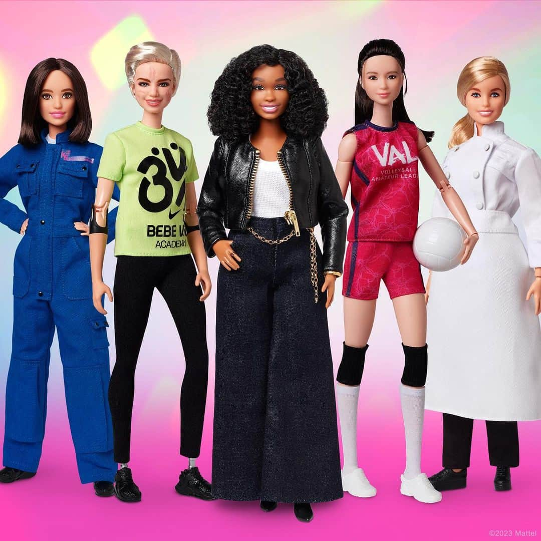 バービーのインスタグラム：「In honor of the 5 year anniversary of The Barbie Dream Gap Project, we’re proud to partner with 5 of our role models, Shonda Rhimes, Helene Darroze, Katya Echazaretta, Hui Ruoqi and Bebe Vio, whose one-of-a-kind doll replicas will be auctioned off to further fund initiatives for girls around the globe. These role models have broken barriers for the next generation of leaders and continue to show kids everywhere that #YouCanBeAnything. #Barbie」