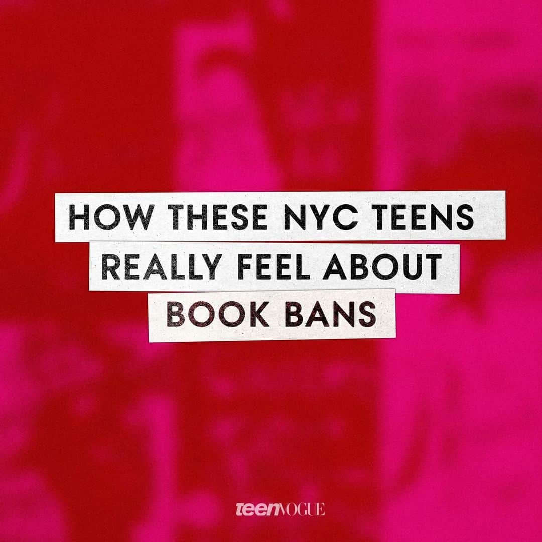 Teen Vogueのインスタグラム：「Last month, Teen Vogue gathered some of the most inspiring authors, academics, and teen leaders to talk about the importance of access to literature in collaboration with the Brooklyn Public Library (@bklynlibrary). During the event, we asked teens how they really feel about book bans and they did not hold back. Read more on what went down at Teen Vogue's banned book event at the link in bio.  (📸: @beaoyster)」