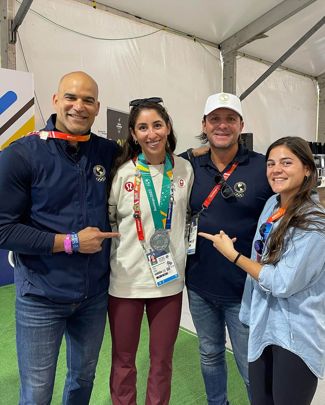 トニー・アゼベドさんのインスタグラム写真 - (トニー・アゼベドInstagram)「Awesome week with my fellow @panamsports  AC commission! @panamaquatics was my first major competition with @teamusa and I was lucky to win 5 gold medals and continue on helping future #olympians not to bad warm weather snow capped mountains behind」11月3日 1時25分 - tonyazevedo8