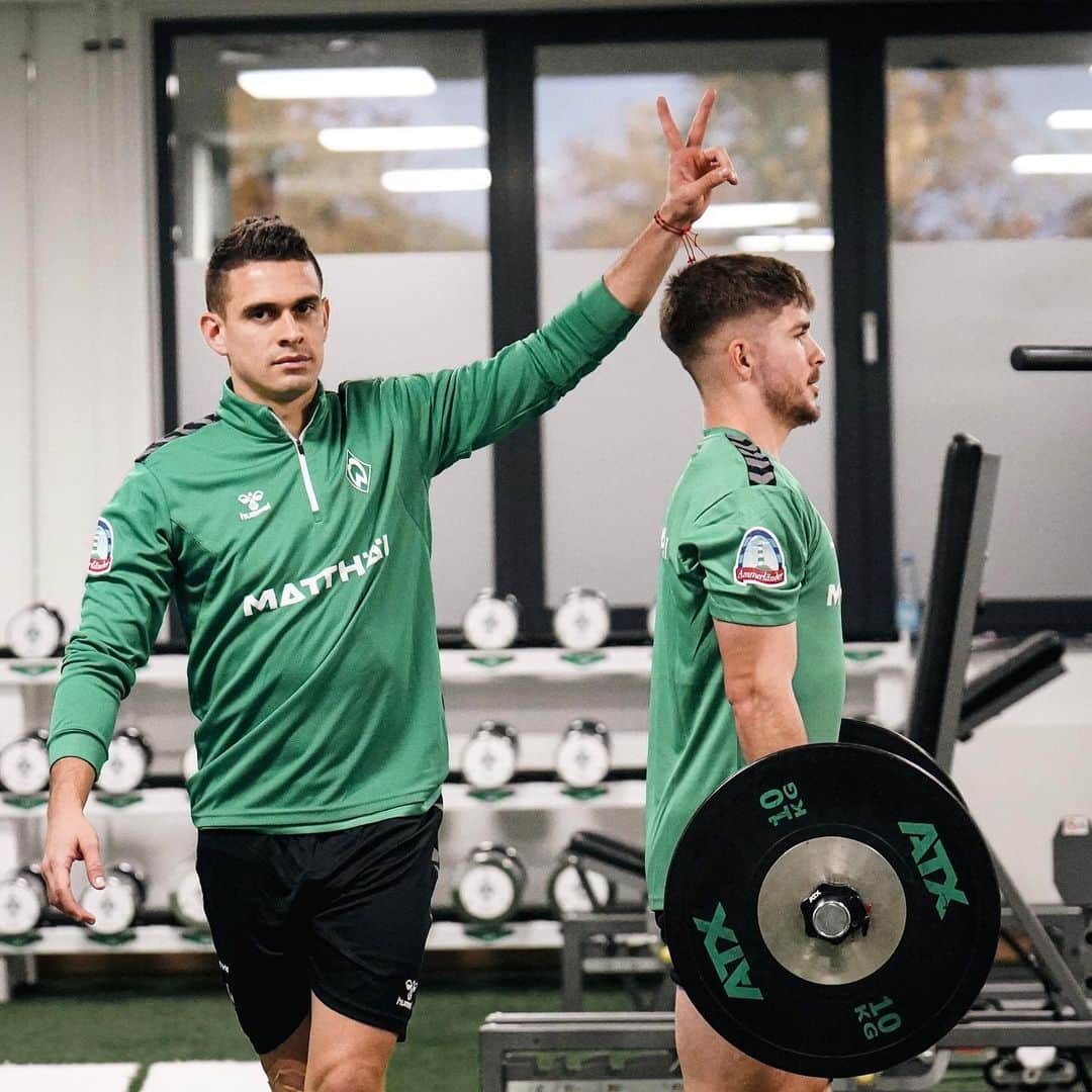 ヴェルダー・ブレーメンのインスタグラム：「No 𝒑𝒂𝒊𝒏, no 𝒈𝒂𝒊𝒏 😋🦾 ____ #werder #bremen #svw #llgw」