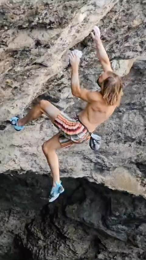 クリス・シャーマのインスタグラム：「Power spot vibes.  Thanks Sebas @rockandwatermallorca for the clip and the support out there.   @prana @tenayaclimbing」