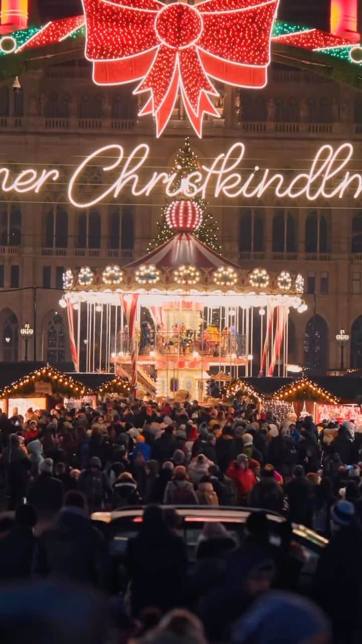 Wien | Viennaのインスタグラム：「It won’t be long until Vienna will shimmer in seasonal splendour. We can’t wait to see all of your beautiful photos and videos of the entchaning Christmas markets and decorations. ❄️✨ by @vienna_visitas #ViennaNow  #vienna_visitas #vienna #wien #vienna_austria #visitvienna #viennagram #ilovevienna #christmas #christmastime #christmasdecorations #christmasdecor #travelgram #traveleurope #visitvienna #artgram #artworld」
