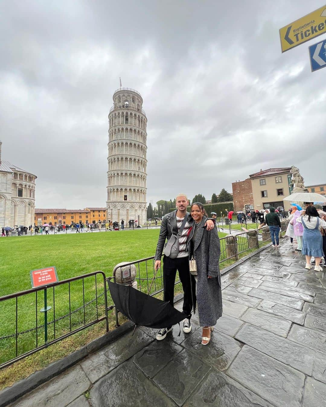 クリスティーナ・ミリアンさんのインスタグラム写真 - (クリスティーナ・ミリアンInstagram)「The Leaning Tower of Pisa in person is unreal. I immediately flashed back to elementary school and learning about this beautiful wonder. Didn’t know it was as beautiful as it is in real life. Thank you to my Bebe for an awesome & unforgettable birthday gift.  **Can’t wait to show you guys what came after THIS! 😍**」11月3日 1時45分 - christinamilian