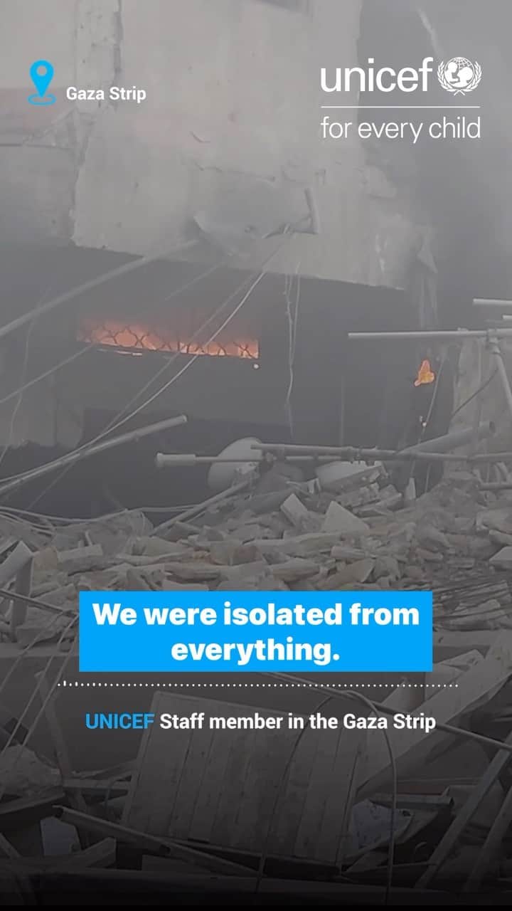 unicefのインスタグラム：「“What I realized is that we are so alone.”  Our colleague in Gaza describes how it felt being completely cut off from loved ones, critical services, and the rest of the world.  UNICEF is calling for: - An immediate humanitarian ceasefire. - Unrestricted humanitarian access to allow aid to reach children and families. - Immediate and safe release of all abducted children. - All parties to afford children the special protection to which they are entitled.」