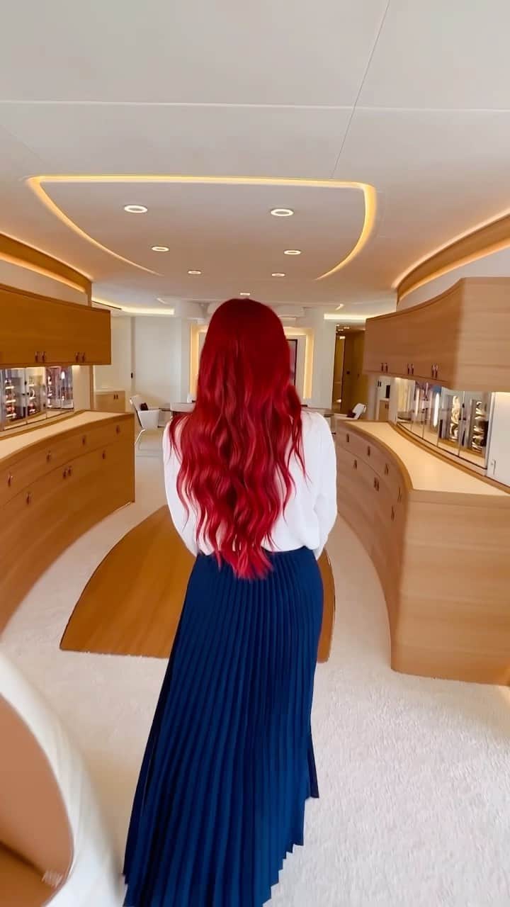 The Luxury Lifestyle Magazineのインスタグラム：「✨🩵🛥️Do you want to charter a superyacht soon?🛥️I would definitely charter the MILELE 45m Superyacht from @oceanindependence 🥰 This magnificent superyacht is built in 2023 by the builder: Hakvoort, Lengths: 45m / 147ft, Guest capacity: 10, Cabins: 4.✨A lot of beautiful space to invite your friends and family for the best trip ever 😍🤍🛥️✨ #oceanindependence #milele #yacht AD」