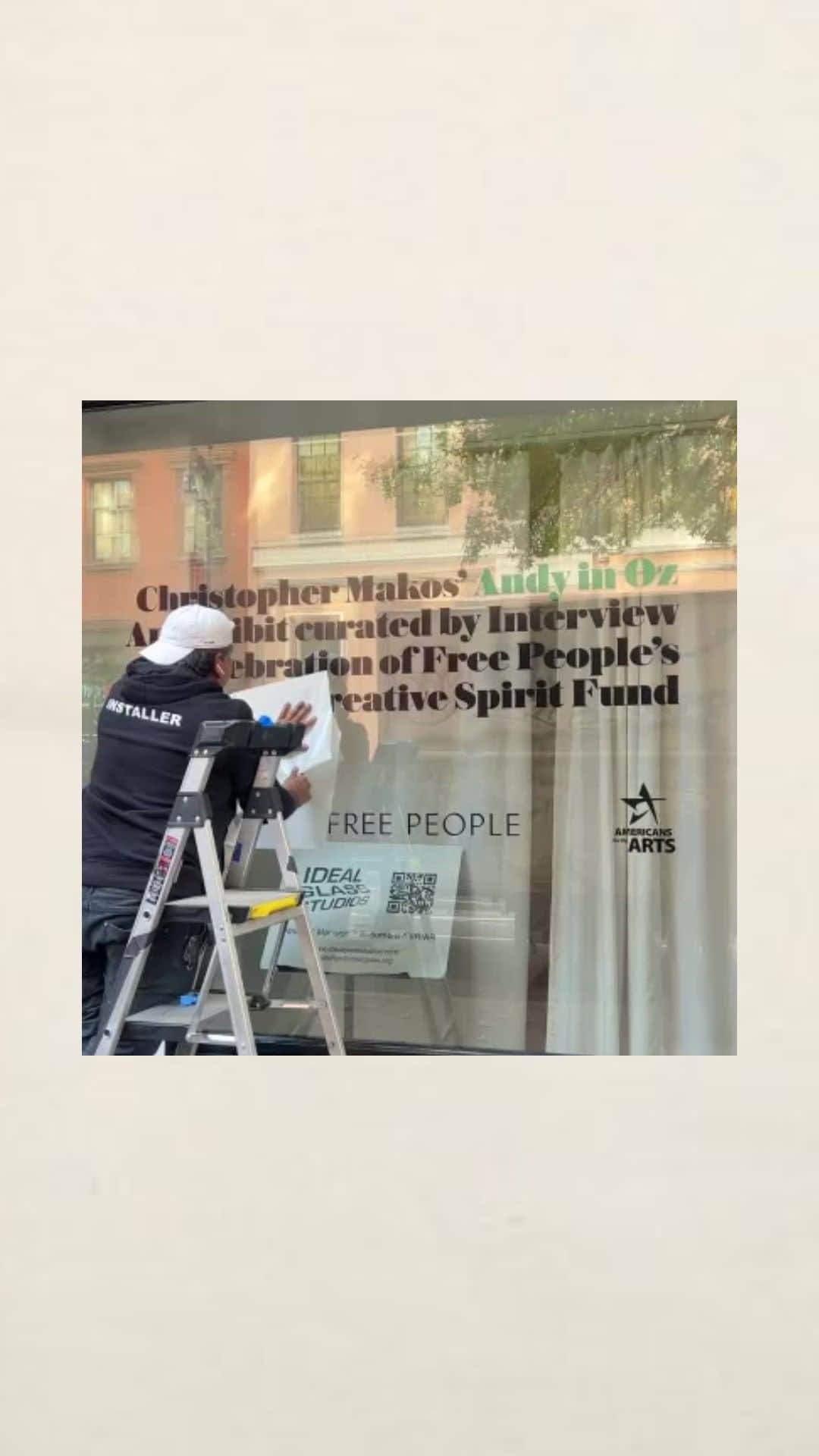 freepeopleのインスタグラム：「Introducing @christophermakos' Andy in Oz. An exhibit curated by @interviewmag in celebration of Free People's Creative Spirit Fund.   Open daily 11/02-11/07 from 12PM-6PM  9 West 8th Street, New York, NY  Link in bio to get your free ticket and learn more about our  Creative Spirit Fund in partnership with @americans4arts.」