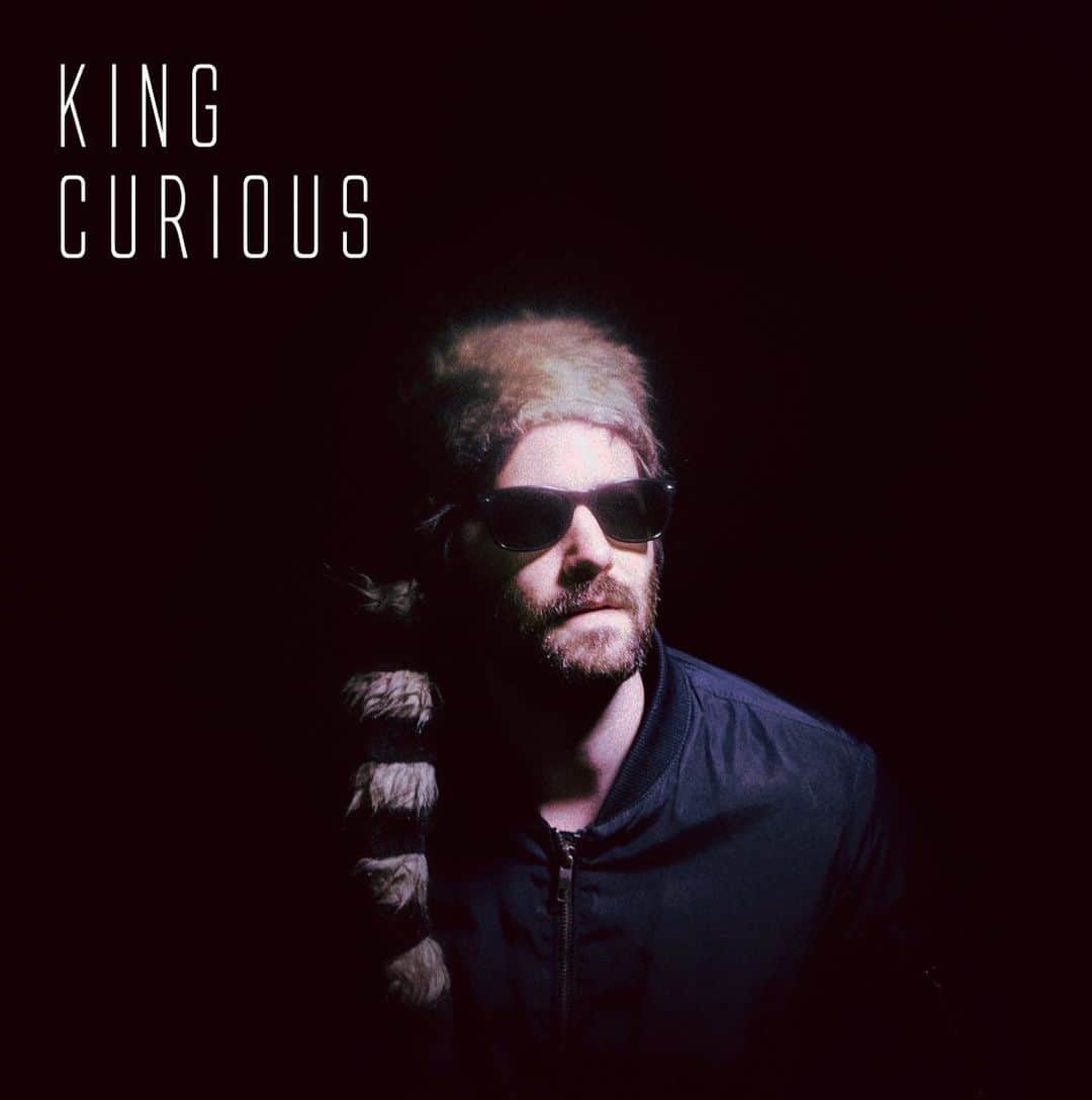 ジム・スタージェスのインスタグラム：「KING CURIOUS - over at @king_curious_music  Photo - @fionagarden」