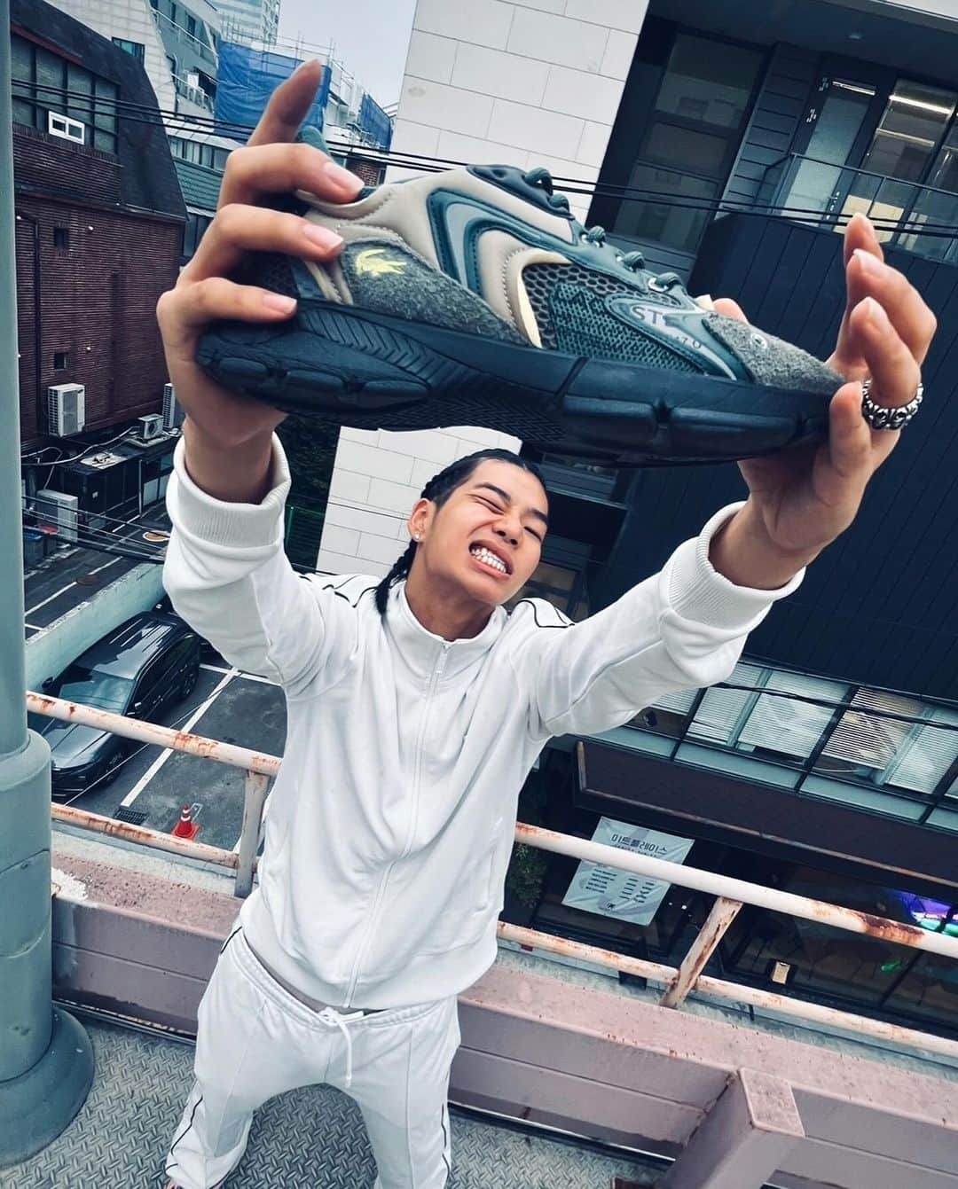 Lacosteさんのインスタグラム写真 - (LacosteInstagram)「A fresh set of Lacoste #L003Neo colourways has landed 💥 Check out how the #SneakerFreakerFam is playing with the new arrivals 🐊⁠」11月3日 2時02分 - lacoste