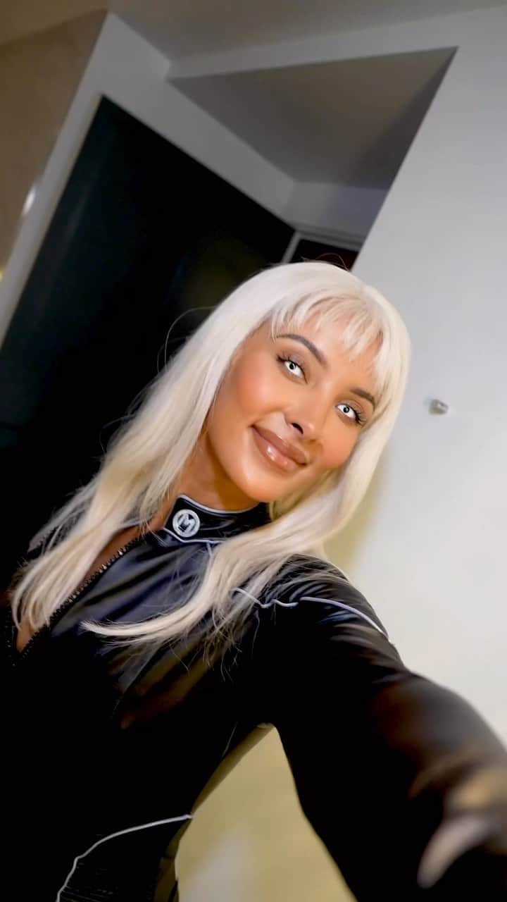 British Vogueのインスタグラム：「Watch out #HeidiKlum, there’s a new queen of #Halloween in town. #MayaJama threw her annual party this week – and channelled her inner #Storm for her killer 2023 costume. Watch as she gets ready with #BritishVogue, and click the link in bio to see more of this year’s best celebrity Halloween costumes.  Director: @ByHollieM Stylists: @ReeRee.F & @WhiteStarCostume Hair Stylist: @RyanSteedmanHair Make-Up Artist: @Lletitia」