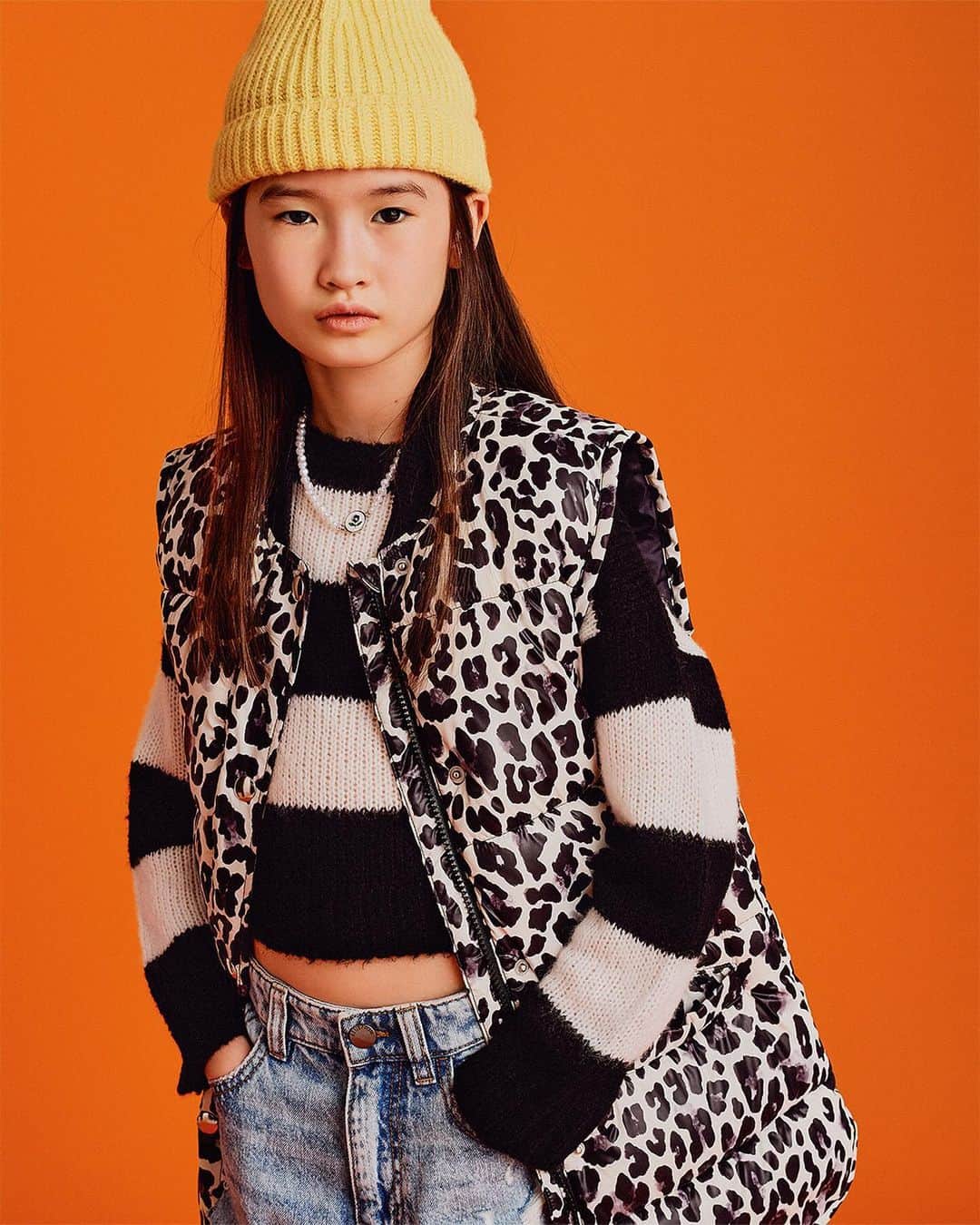 ベネトンのインスタグラム：「Color explosions creating new contrasts. Combining basics and patterns, mini-me outfits are the perfect city-life uniforms.  Shop the FW23 collection by @andreaincontri  #Benetton」