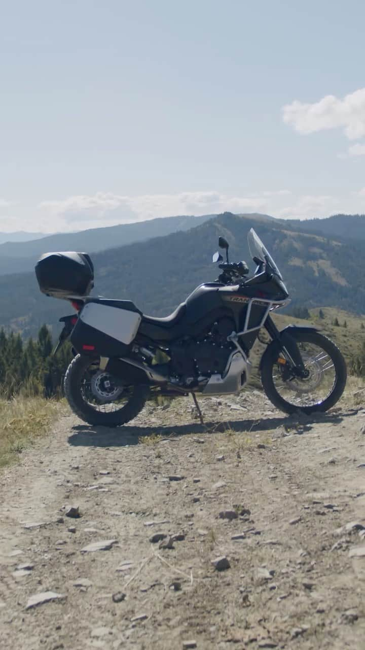 Honda Powersports USのインスタグラム：「The mountains are calling... 🏔️ #BetterOnAHonda」