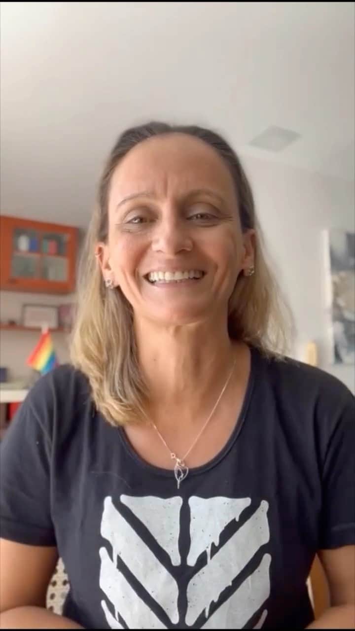 ファビアナ・オリベイラのインスタグラム：「30 anos de Superliga Bet7K!   Boas histórias e lembranças felizes não faltam... Sim, vai ter #TBT especial com campeões da competição durante toda a temporada! 🤩  Pra começar, Fabi. Nada menos que 10 taças de Superliga no currículo! 👀 E muito carinho pela conquista de 2012/2013 pelo Unilever/RJ! 🏆✨  ▶️ Solta o play pra conferir o #TBT Superliga da Fabi!  A temporada feminina 2023/2024 começa neste sábado, com Bluvôlei Furb SME (SC) x São Caetano (SP), às 19h30, no ginásio Galegão, em Blumenau (SC).  Que venham novas histórias... 🏐💪🏻  #voleibol #voleidepraia #voleibrasil #BancodoBrasil #Tamojuntonessegame #PratudoOqueVocêlmaginar #mikasabrasil #Superliga30Anos #bet7k #tbt」