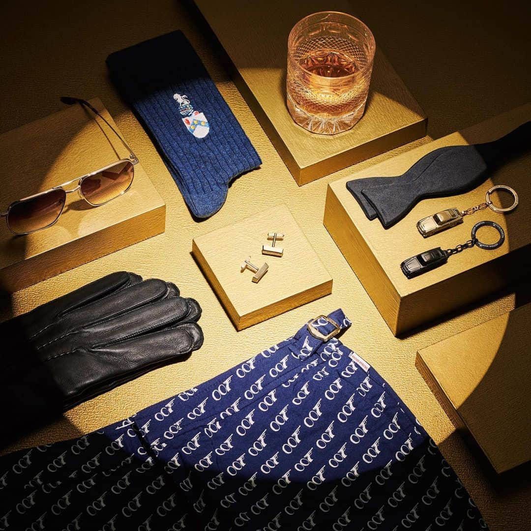James Bond 007さんのインスタグラム写真 - (James Bond 007Instagram)「The 2023 James Bond Christmas Gift Guide has arrived. Find inspiration for him, her and collectors in Part 1, now at 007.com and 007Store.com.」11月3日 2時07分 - 007