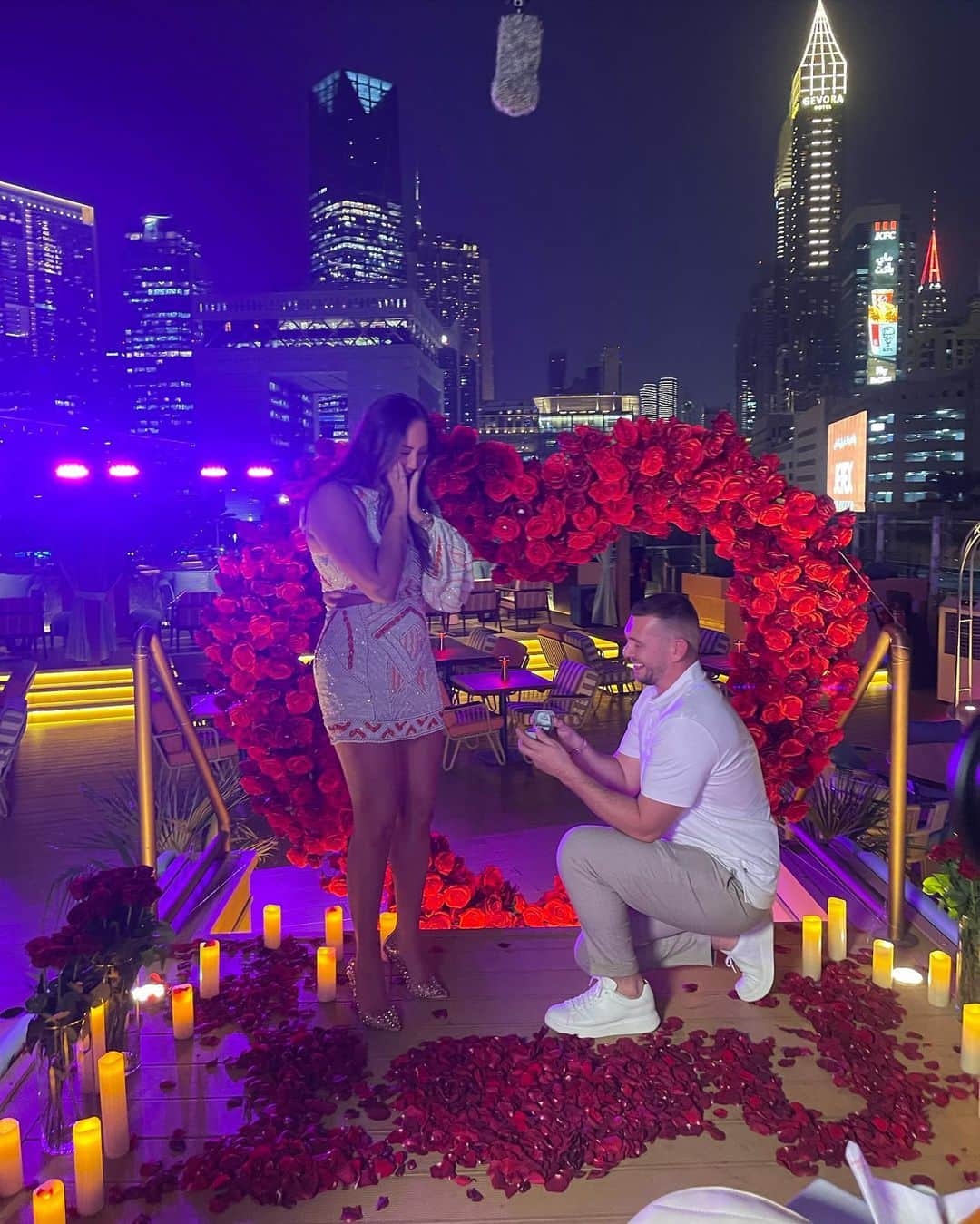 Aka SCUBA CHARLOTTEさんのインスタグラム写真 - (Aka SCUBA CHARLOTTEInstagram)「Happiest woman in the world 🌎 ❤️ Yes yes yes and yes @jake_ankers you are my best friend you are my life ❤️❤️❤️❤️❤️ i CANT BELIEVE IM ENGAGED AHHHHHHHHHHHHHHh. Best night ever」11月3日 2時11分 - charlottegshore