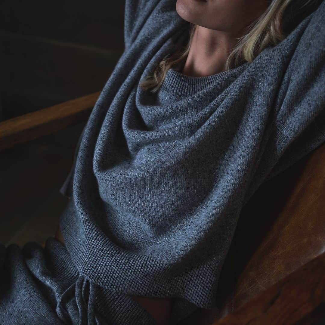 Johnstonsさんのインスタグラム写真 - (JohnstonsInstagram)「Find the ultimate downtime comfort in our Donegal Cashmere Sweatshirt and Joggers.⁣ ⁣ ⁣ ⁣ ⁣ ⁣ ⁣ ⁣ ⁣ ⁣ #JohnstonsOfElgin #Donegal #DonegalKnitwear #Cashmere #CashmereSweatshirt #Sweatshirt #CashmereJoggers #Joggers」11月3日 2時20分 - johnstonsofelgin