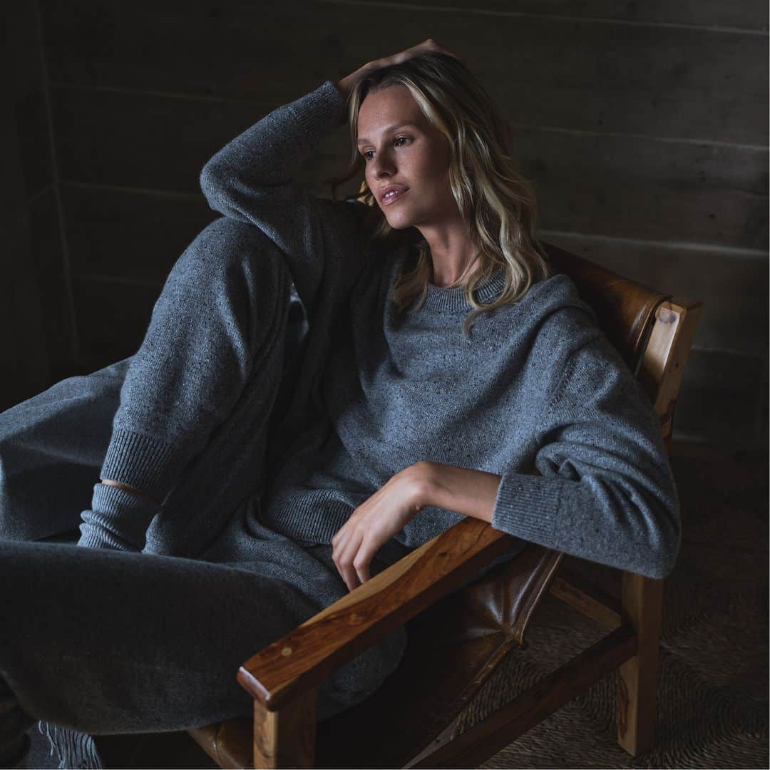 Johnstonsさんのインスタグラム写真 - (JohnstonsInstagram)「Find the ultimate downtime comfort in our Donegal Cashmere Sweatshirt and Joggers.⁣ ⁣ ⁣ ⁣ ⁣ ⁣ ⁣ ⁣ ⁣ ⁣ #JohnstonsOfElgin #Donegal #DonegalKnitwear #Cashmere #CashmereSweatshirt #Sweatshirt #CashmereJoggers #Joggers」11月3日 2時20分 - johnstonsofelgin