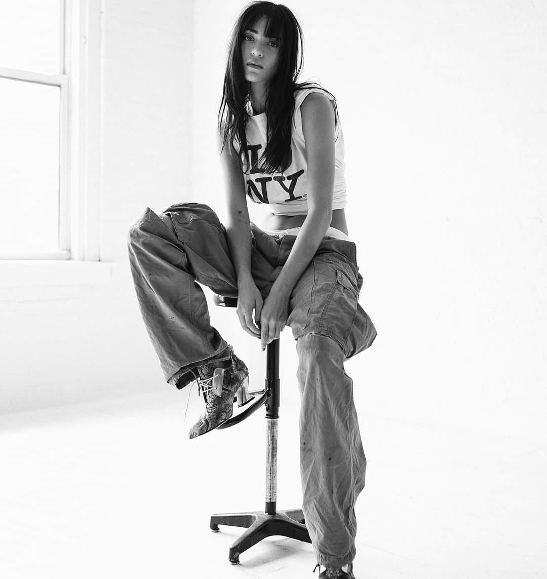 ルナ・ブライズ・ボイドのインスタグラム：「4 @thesocietyarchive▫️▪️▫️ shot by @ricardogomesinst ▪️▫️▪️」