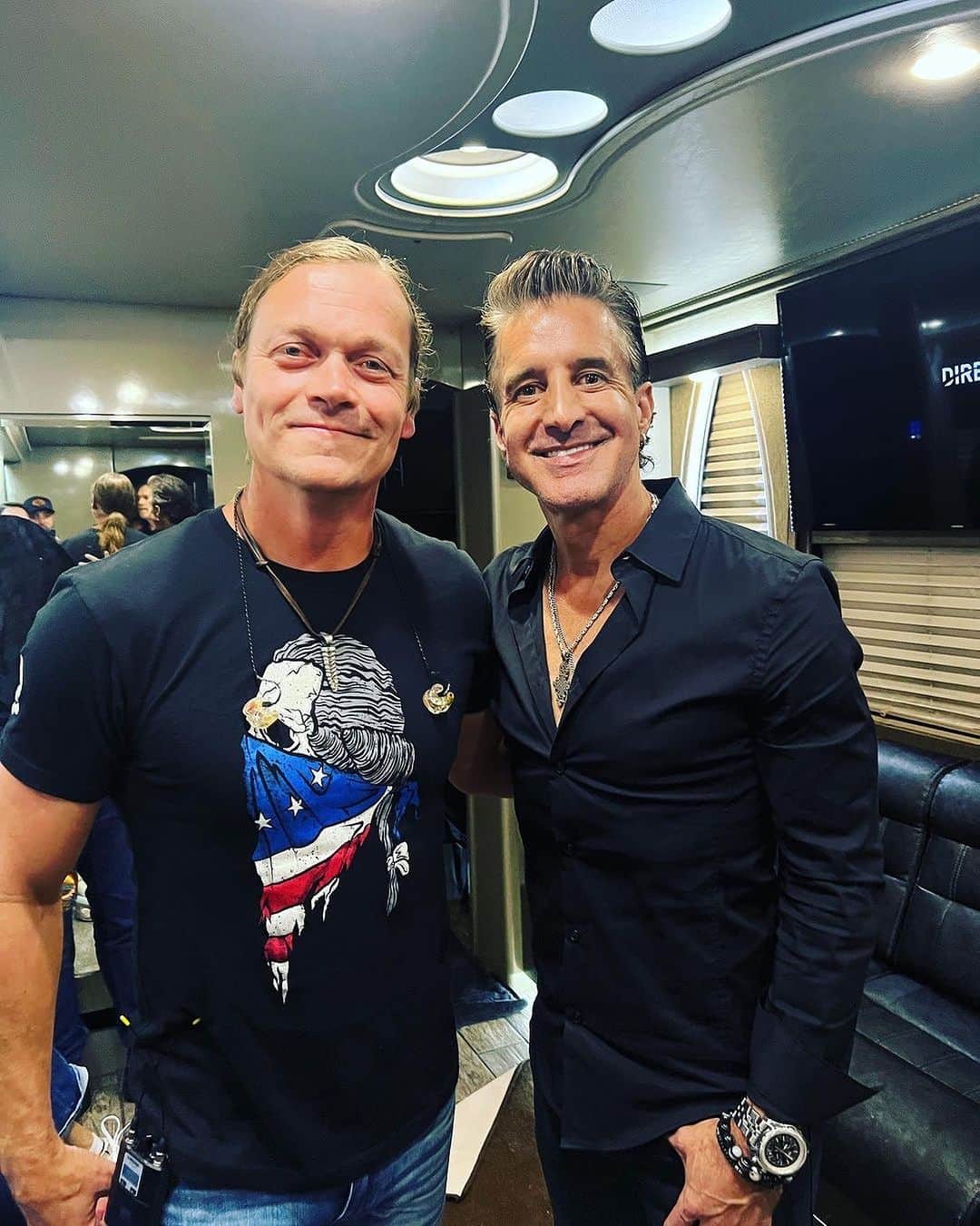 3 Doors Downのインスタグラム：「Throwin it back this Thursday to Brad & @scottstapp hangin backstage at the Away From The Sun Anniversary Tour! Tickets for the Summer of ‘99 Tour go on sale tomorrow at 10am local time. Where will we be seeing you?! 3doorsdown.com」