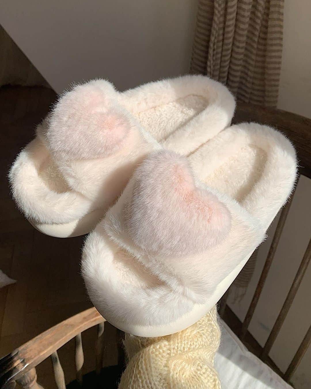 SHEINのインスタグラム：「We don't just wear our hearts on our sleeves - we've got 'em on our slippers, too! 💕 Pick the plush pair that would warm your heart (and feet 😉) 👇  🔎 15715764 22367367 25020823  #SHEIN #SHEINforAll #SHEINstyle #fashion #chic」