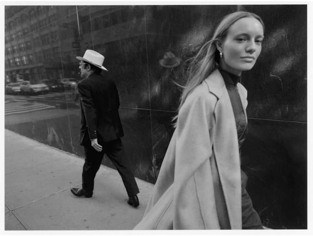 マヤ・ステッパーのインスタグラム：「I love a city cowboy. @maxmara x @harpersbazaarus Shot by @cgbp」