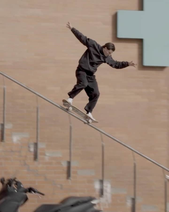 ヴィンセント・ミルウ のインスタグラム：「@thrashermag link of the video in bio 🩻 Photo by @danz」