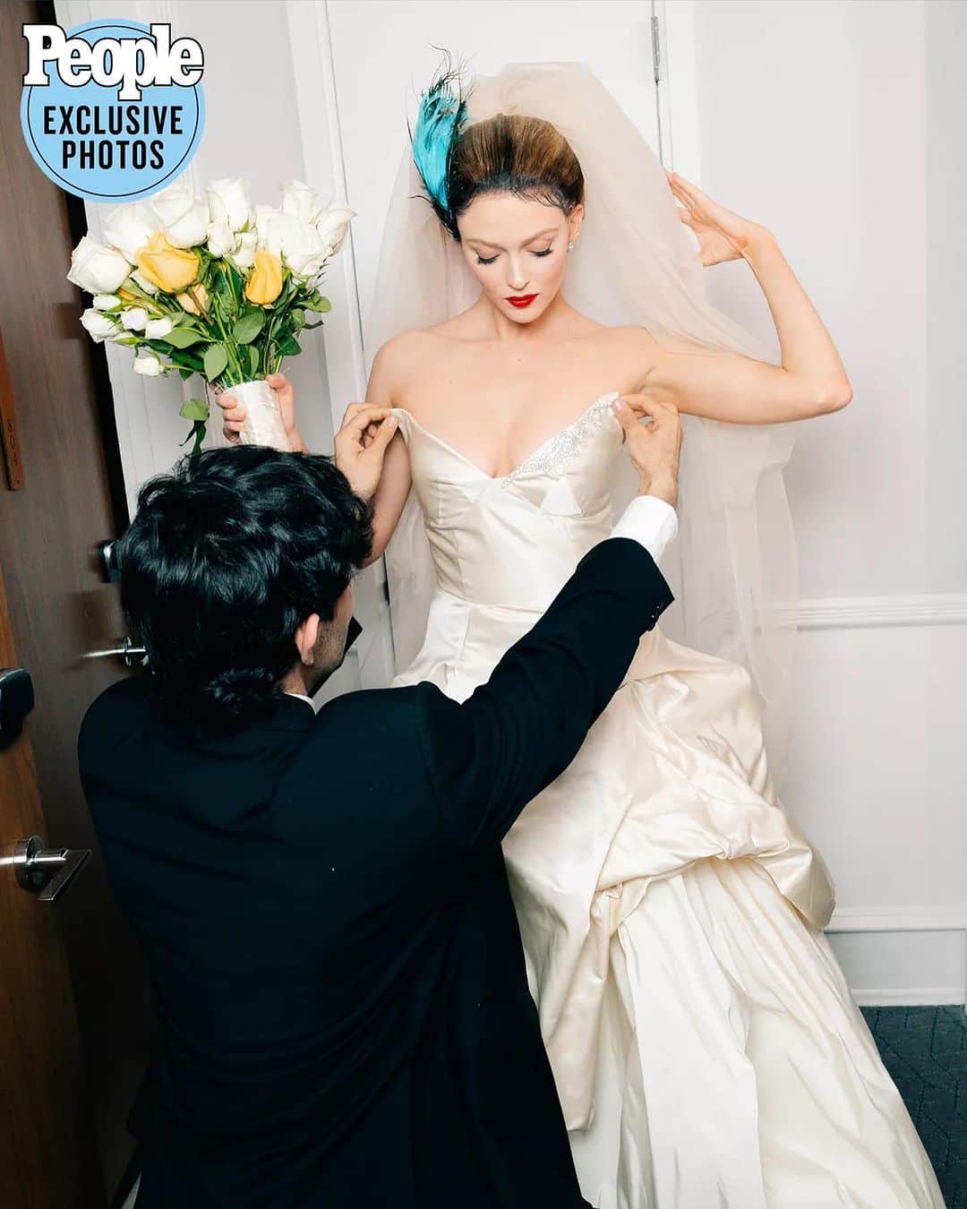 Larsen Thompsonさんのインスタグラム写真 - (Larsen ThompsonInstagram)「@people magazine exclusive look inside my Carrie Bradshaw transformation! Link in bio for the inside scoop on the idea/ recreation of this look from scratch!!! Thank you @brittanytalarico and Michelle Lee for this beautiful story & to all involved in bringing this look to life🤍  pc: @ralph_be @felipeespinal」11月3日 2時42分 - larsenthompson