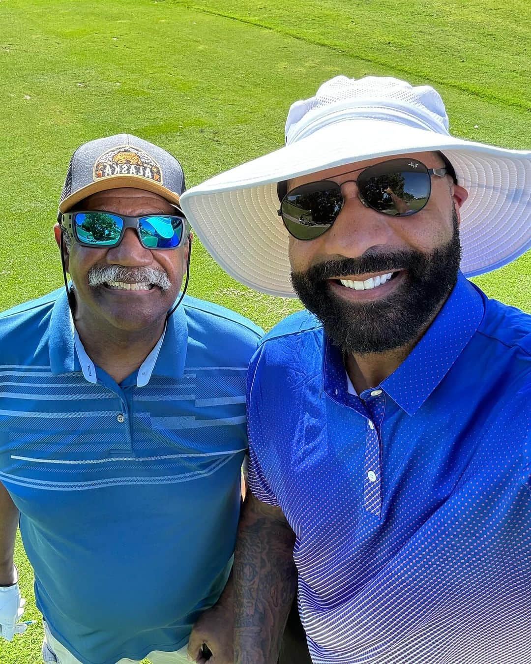 カルロス・ブーザーのインスタグラム：「Golfing With Pops… #popsbirthday #holdat」