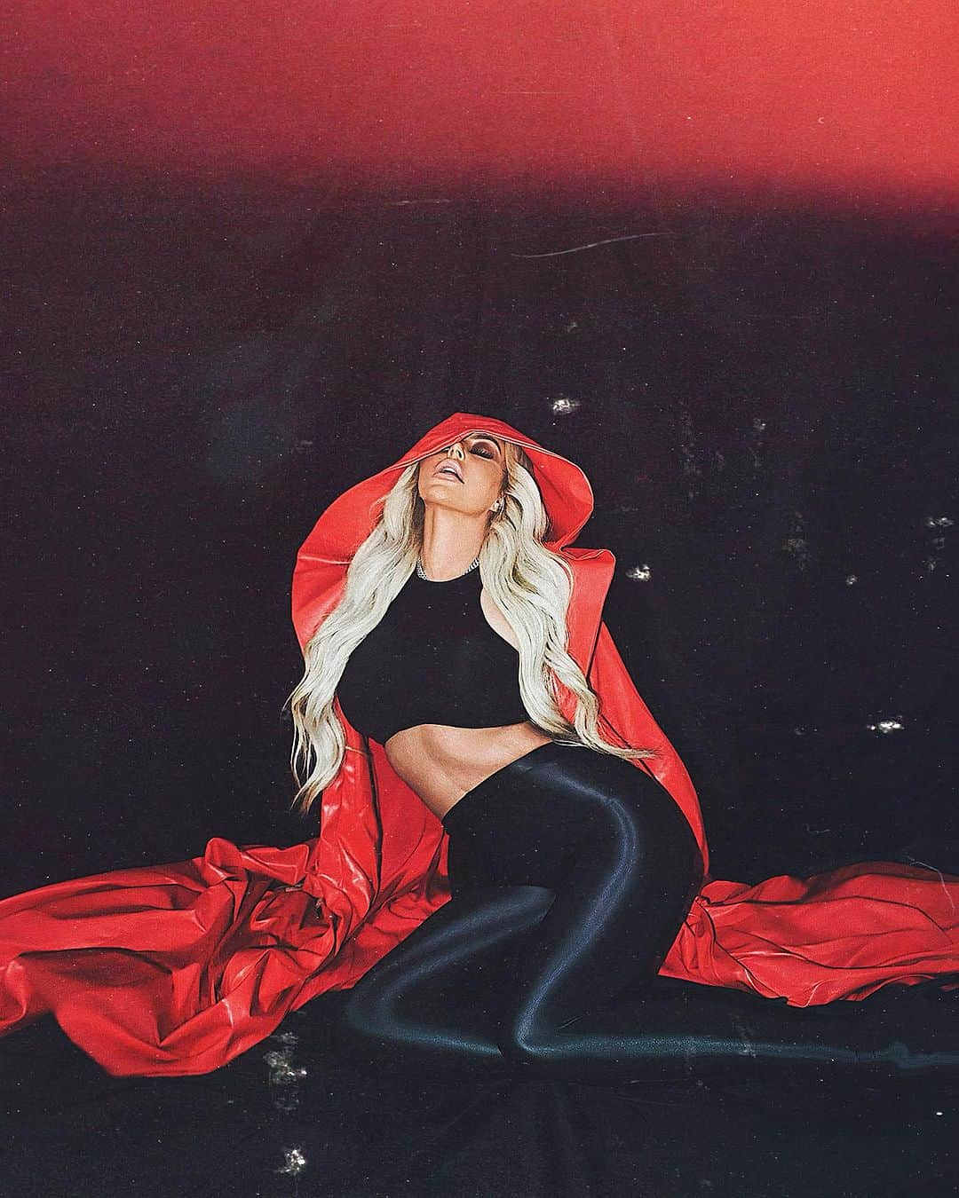 オーブリー・オデイさんのインスタグラム写真 - (オーブリー・オデイInstagram)「I don’t care, I paint the town red.」11月3日 2時58分 - aubreyoday