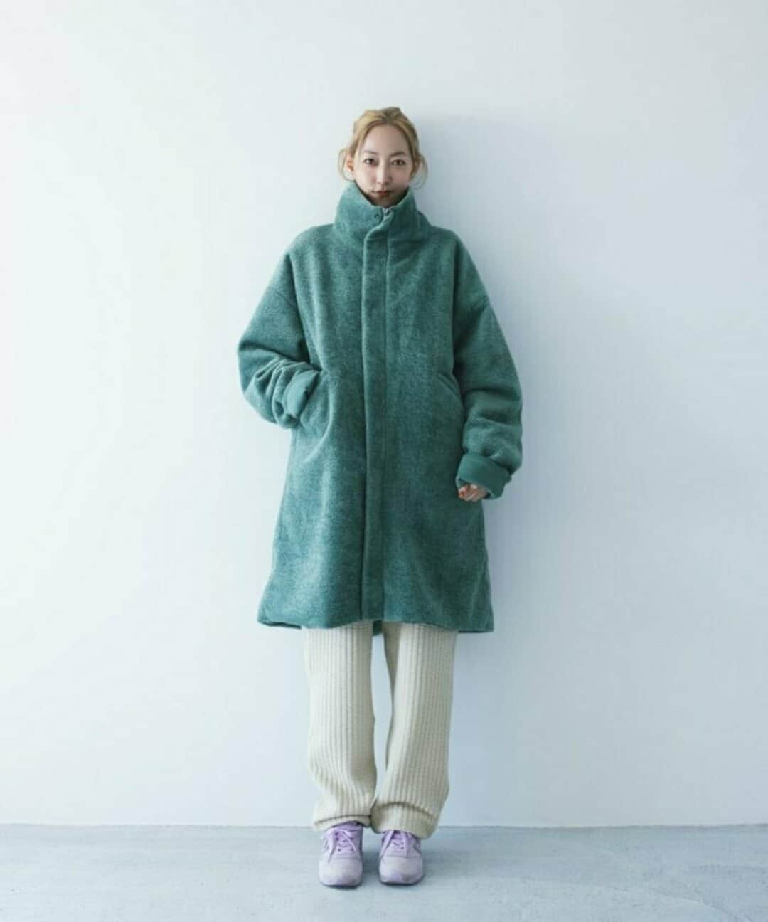 のインスタグラム：「会員限定10%OFF対象！ -田辺あゆみさんとタッグを組んで仕上げた、FREAK'S STORE限定販売のスペシャルモデル-  M65コートをベースに大人でも着こなせるシルエットや素材を田辺あゆみさん流にアップグレード。 ゆったりしたサイズ感はインナーのボリュームを選ばないだけでなく、ユニセックスでの着用も可能。 リバーシブル仕様で、上品な微光沢素材の面を表にすれば雰囲気もガラッと変わります。  FREAK'S STORE リバーシブルボアコート【限定展開】 問い合わせNo.1358248900087 価格:¥22,000(tax in) →10%OFF ¥19,800(tax in) カラー:オフホワイト/ブラック/グリーン サイズ:FREE  ▶︎画像をタップして商品情報をチェック！ ※価格が変動することもございますので、予めご了承ください。  ≪開催中のキャンペーン≫ 会員限定10％OFFで気になっていたアイテムをゲット❗️ さらにタイムセールと最大2,000円オフのクーポンも😳 ▶詳細はTOPページ( @freaksstore_official )のURLからNewsをご覧ください。  ｰ ｰ ｰ ｰ ｰ ｰ ｰ ｰ ｰ ｰ ｰ ｰ ｰ ｰ ｰ ｰ ｰ ｰ ｰ ｰ ｰ ｰ ｰ ｰ ｰ ｰ ｰ ｰ ｰ ｰ ｰ ｰ ｰ ｰ ｰ @daytona_park  FREAK'S STORE,PUBLUX,Freada,Vitamix等のファッションからライフスタイルまで幅広いブランドを取り扱うモールです。 ｰ ｰ ｰ ｰ ｰ ｰ ｰ ｰ ｰ ｰ ｰ ｰ ｰ ｰ ｰ ｰ ｰ ｰ ｰ ｰ ｰ ｰ ｰ ｰ ｰ ｰ ｰ ｰ ｰ ｰ ｰ ｰ ｰ ｰ ｰ  #freaksstore #フリークスストア #freaksstore23fw #freaksstoreofficial #freaksstore_women」