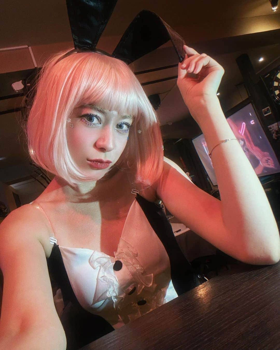 工藤ジェニファー茉侑さんのインスタグラム写真 - (工藤ジェニファー茉侑Instagram)「34歳のバニーガール🐇🧡 さすがに恥ずかしかったけど。  #バニーガール　#bunnyrabbit #bunny #bunnylover #bunnygirl #bunnystagram #pinkpinkpink #pink #cat #halloween #🎃 #👻　#ラムちゃん　#コスプレ　#うる星やつら #うる星やつら好きな人と繋がりたい #ラムちゃんコスプレ #ハロウィンコスプレ #ハロウィン #👯　#🐰　#🐇  @blueribbonbar @flat_nishiazabu」11月3日 14時01分 - jennifermayu_s