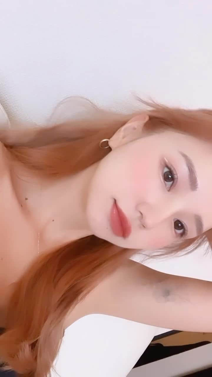 宮崎絹子のインスタグラム：「実は髪をオレンジにしました🧡🍊  昨日まで内緒にしてたから やっと載せれてうれしい〜😊  @mellow_watarutakagi さん いつも完璧なヘアをありがとう🧡  あとねちょっと前に @christinaginza でリジュランの水光注射とエクソソーム点滴をしたの。 お肌にハリが生まれてすごく調子が良いです◎ 点滴もびっくりするくらい元気になるし、朝起きれるし、これは続けてやりたい！ やっぱりメンテナンスって大事！  またオススメシェアします〜🧡」