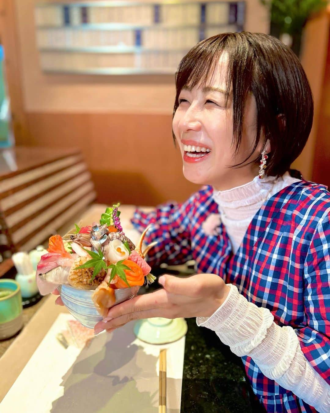 さんのインスタグラム写真 - (Instagram)「秋に食べたい！お寿司スペシャル🍣  元AKB48の大家志津香さんがスイッチ！初登場✨ 速水アナとバラエティ豊かなお寿司を巡ってきました！ 水産高校出身・大家さんの豆知識に 「へぇ〜」が止まりませんでした💡  そしてスタジオには美容のカリスマ・シルクさんが❗️ シルクさんプレゼンツ美顔筋トレ💪 顔がぽかぽかになりました！  今月25日に名古屋でシルクさんのイベントが開催⭐️ ぜひ足を運んでみてください！  #東海テレビスイッチ #いっしょにアップデート #シルク さん #松本伊代 さん #大家志津香 さん #高井一 #吉田ジョージ #速水里彩 #鈴木翔太」11月3日 12時40分 - thk_switch