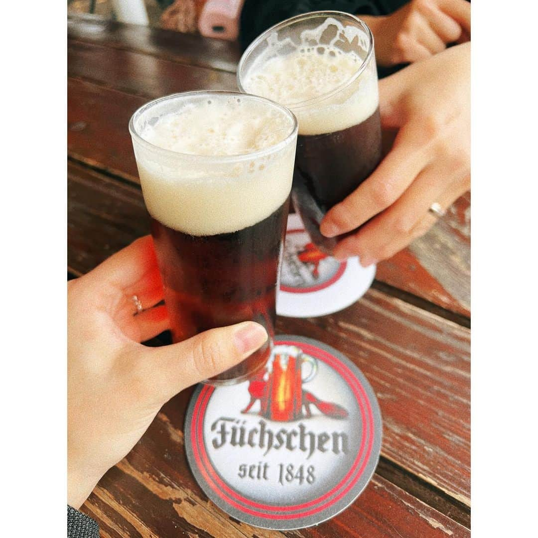 豊田エリーさんのインスタグラム写真 - (豊田エリーInstagram)「🇩🇪 ドイツ旅。 飲んで、食べて、飲んで、食べて、食べて、食べて… こわくて体重計にのれません笑  住んでいるように滞在できて、最高に楽しかった。 娘と私をおうちに泊まらせてくれたりさちゃんファミリーに感謝🥰」11月3日 12時43分 - ellie_toyota