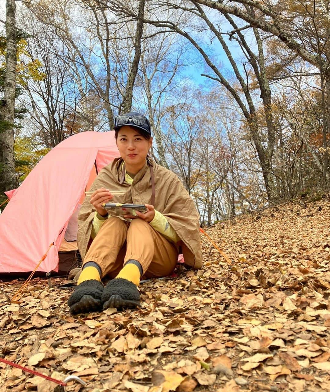 中村優さんのインスタグラム写真 - (中村優Instagram)「今まで頑なに小屋泊しかしませんでしたが、ついにテン泊(登山)デビュー🙌🏼🙌🏼ピンクかわいい🤤 テン場まで近いことを条件にこれからもやってこうと思います🫡🫡#アライテント #エアライズ2 🏕️」11月3日 12時45分 - nkmr_yu