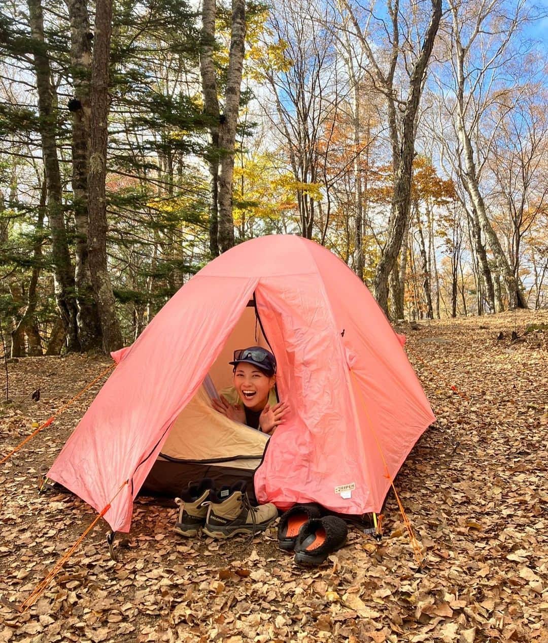 中村優さんのインスタグラム写真 - (中村優Instagram)「今まで頑なに小屋泊しかしませんでしたが、ついにテン泊(登山)デビュー🙌🏼🙌🏼ピンクかわいい🤤 テン場まで近いことを条件にこれからもやってこうと思います🫡🫡#アライテント #エアライズ2 🏕️」11月3日 12時45分 - nkmr_yu