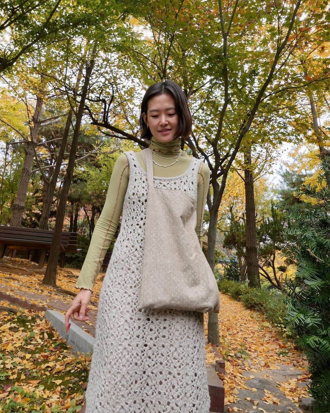 のインスタグラム：「가을 보호색 🍂 오늘 저녁 약속 있는데 아침에 영양제 먹고 체함;;;;;;;」