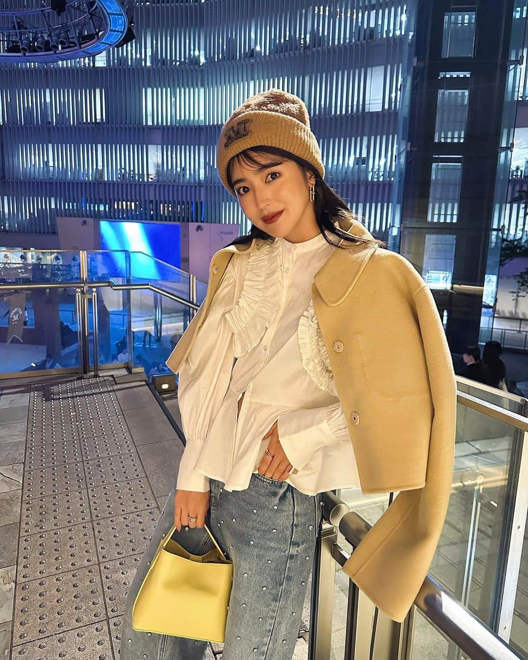 大口智恵美のインスタグラム：「イベントのコーディネート🧸 maxmaraの帽子に合うコーディネートにしてみました✨ 全体的にベージュにまとめて、バッグはイエローにしてみた💛 さりげなく差し色です🤭  #outfit #fashion #maxmarateddyten」