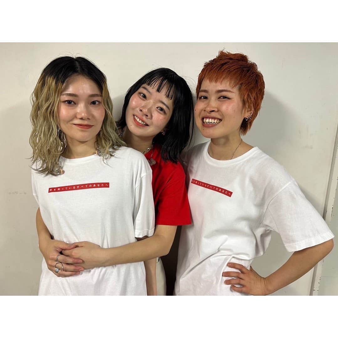 SHISHAMOのインスタグラム：「🔴「恋を知っているすべてのあなたへ」ツアーセミファイナル🔴  SHISHAMO 10th Anniversary Tour 「恋を知っているすべてのあなたへ」 11/2(木)@北海道 カナモトホール公演  お越しくださった皆様、 ありがとうございました🐟!!!  #shishamo」